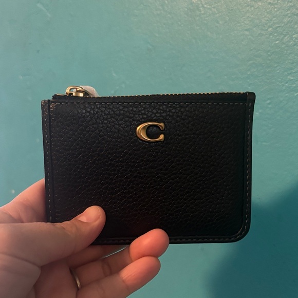 Coach Black Pebbled Leather Zip Card Case with Gold 'C' - Picture 2 of 5